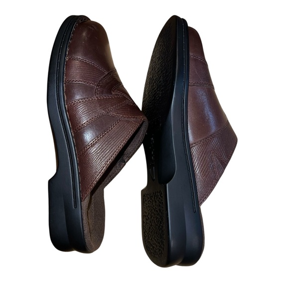 Clarks Women's Rich Brown Leather Mules - Picture 3 of 7